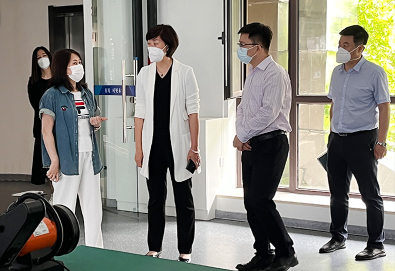 長春市高新區管委會副主任譚丹一行蒞（lì）臨長（zhǎng）春黄瓜视频官网光電技術有限（xiàn）公司調研（yán）